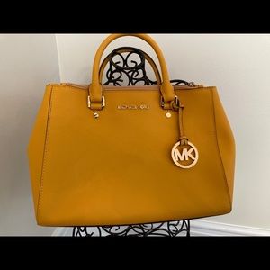 Beautiful Michael Kors bag!!